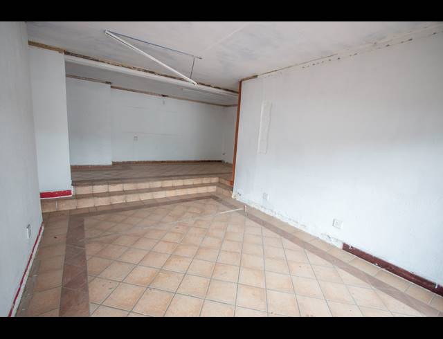 480M² OFFICE TO LET IN PARKMORE
